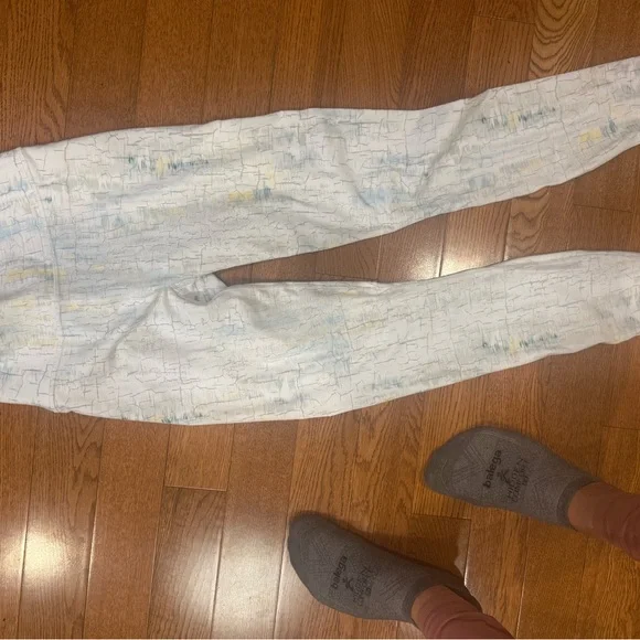 Patterned Leggings never used - Picture 2 of 4